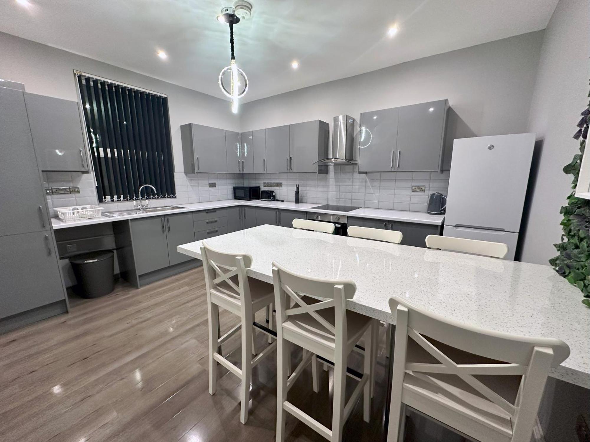 Modernised 4 Bedroom House Close To City Centre, Kep Stays Leeds  Exteriör bild